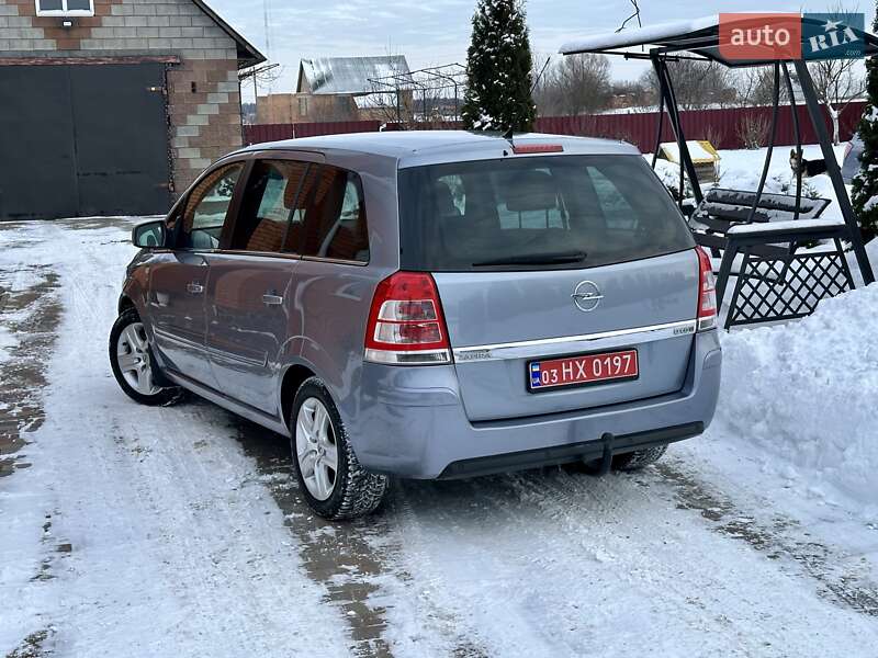Минивэн Opel Zafira 2010 в Владимирце