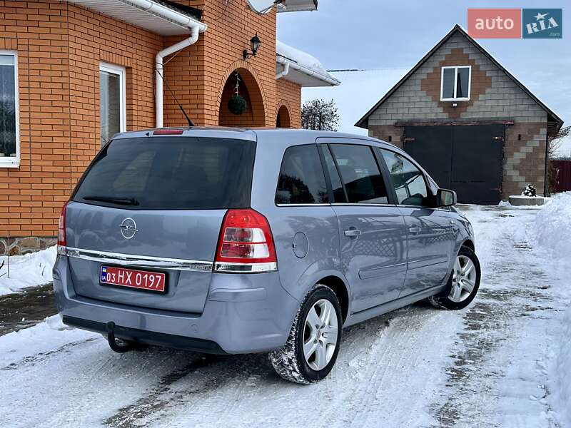 Минивэн Opel Zafira 2010 в Владимирце