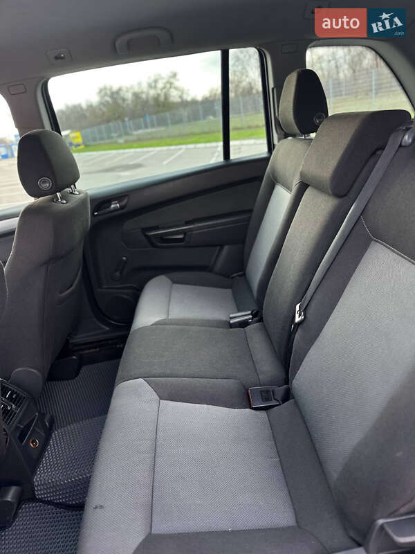 Минивэн Opel Zafira 2005 в Запорожье