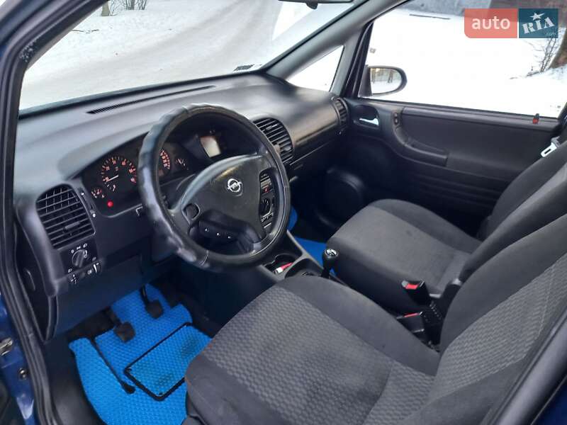 Минивэн Opel Zafira 2004 в Хмельницком