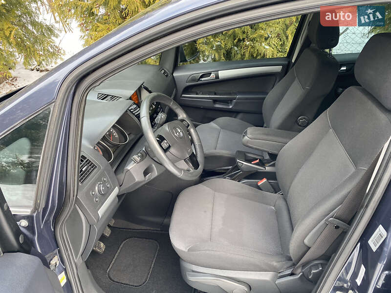 Минивэн Opel Zafira 2011 в Снятине