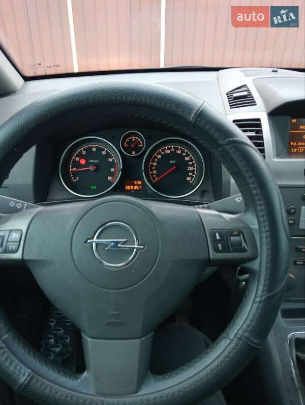 Минивэн Opel Zafira 2006 в Одессе