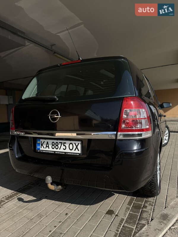 Минивэн Opel Zafira 2008 в Киеве