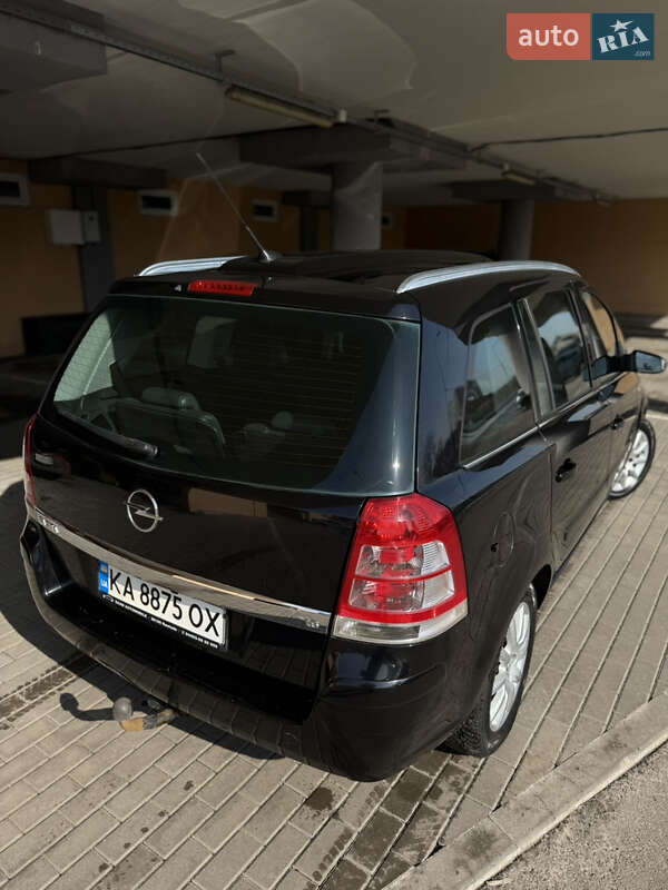 Минивэн Opel Zafira 2008 в Киеве