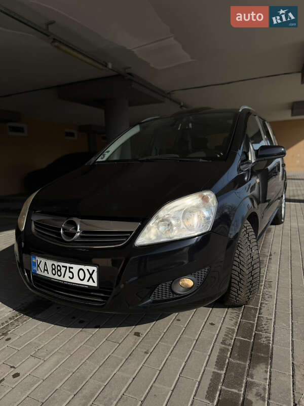 Минивэн Opel Zafira 2008 в Киеве
