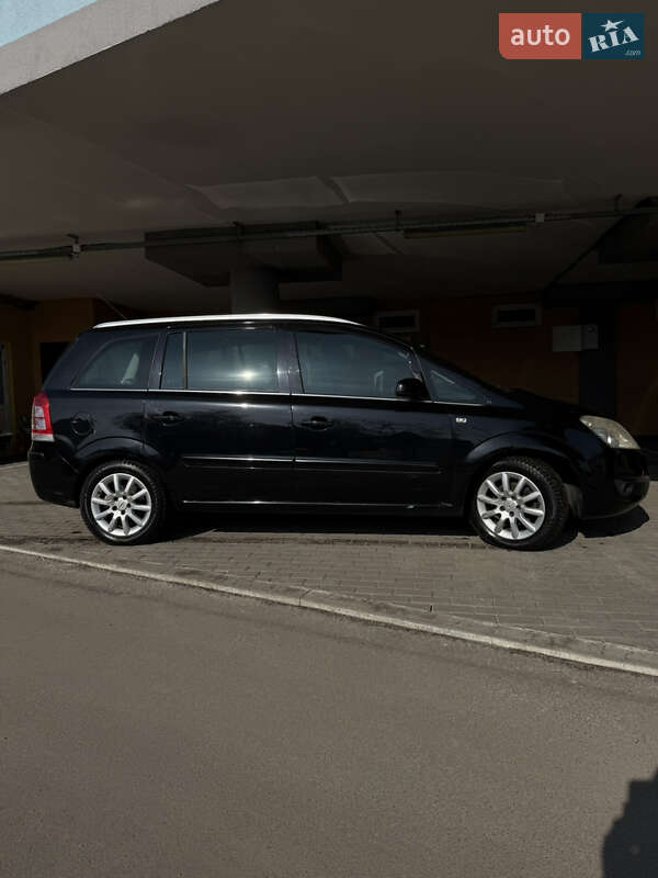 Минивэн Opel Zafira 2008 в Киеве