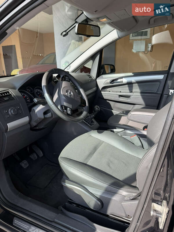 Минивэн Opel Zafira 2008 в Киеве