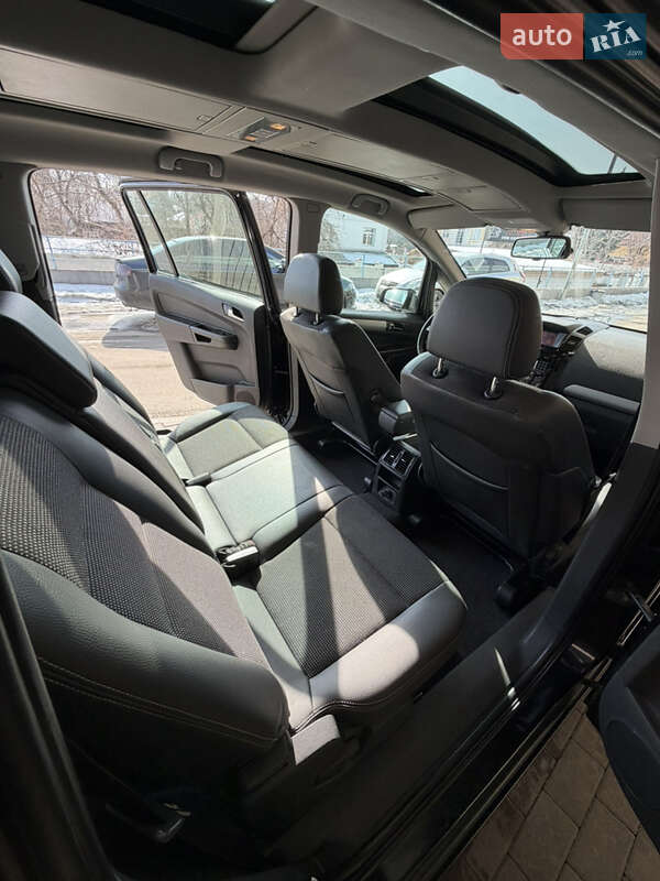 Минивэн Opel Zafira 2008 в Киеве