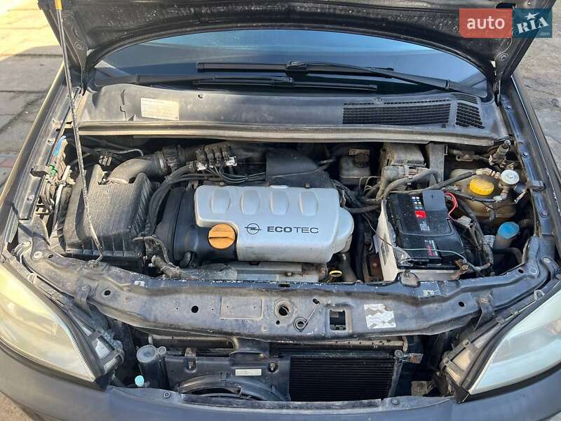 Минивэн Opel Zafira 1999 в Новояворовске