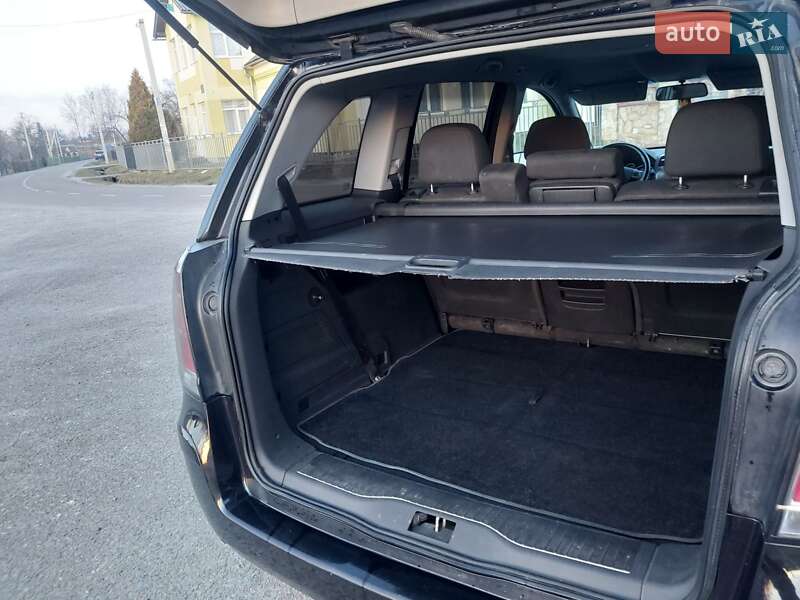 Минивэн Opel Zafira 2006 в Долине