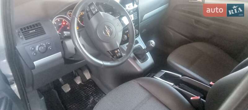 Минивэн Opel Zafira 2010 в Львове