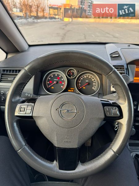Минивэн Opel Zafira 2009 в Киеве