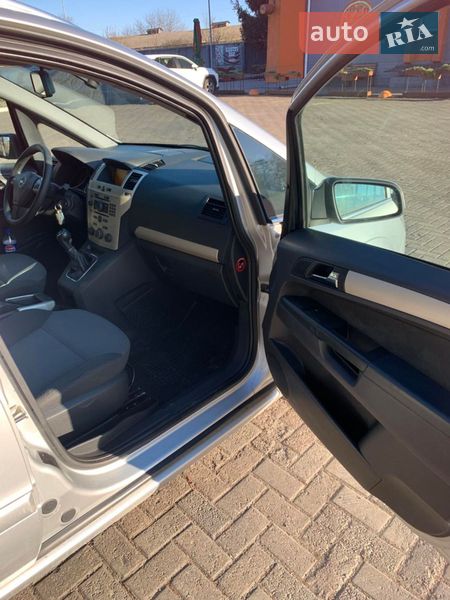 Минивэн Opel Zafira 2008 в Ровно