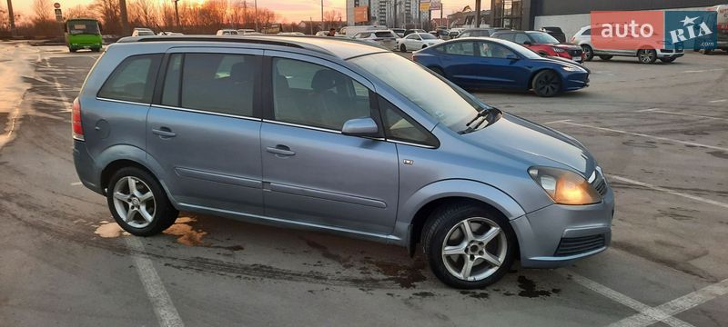 Минивэн Opel Zafira 2007 в Буче