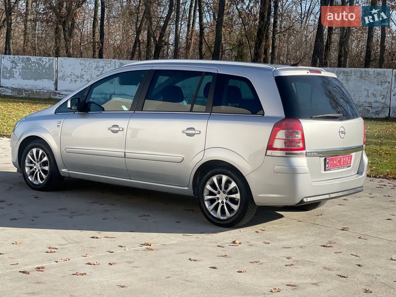 Минивэн Opel Zafira 2010 в Луцке