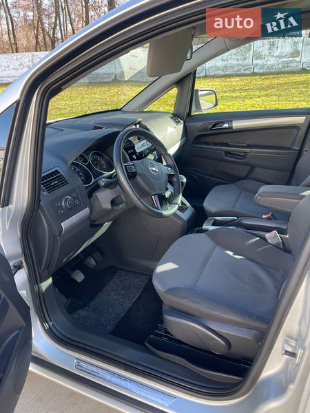 Минивэн Opel Zafira 2010 в Луцке