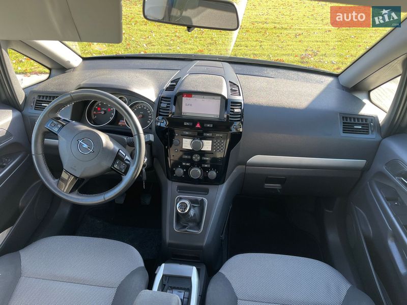 Минивэн Opel Zafira 2010 в Луцке