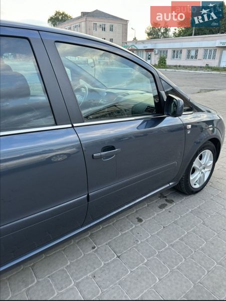 Минивэн Opel Zafira 2010 в Миргороде