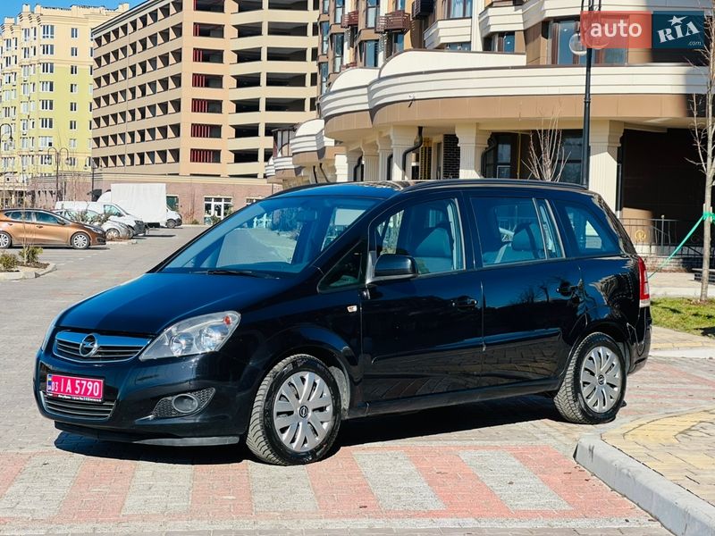Минивэн Opel Zafira 2013 в Киеве