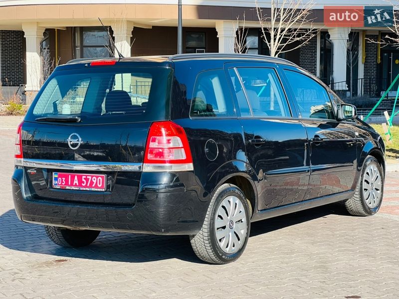 Минивэн Opel Zafira 2013 в Киеве