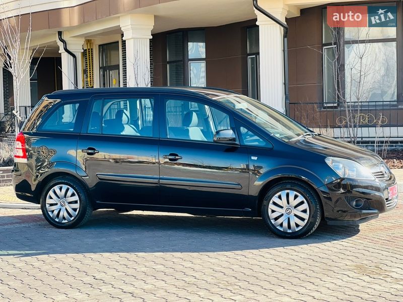 Минивэн Opel Zafira 2013 в Киеве