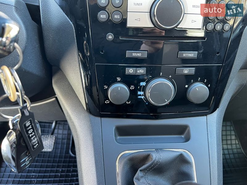 Минивэн Opel Zafira 2013 в Киеве