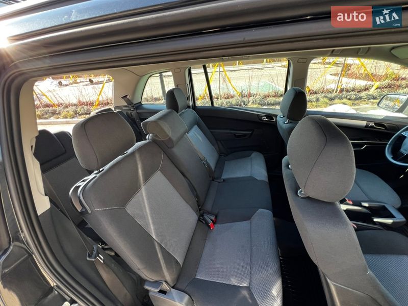 Минивэн Opel Zafira 2013 в Киеве