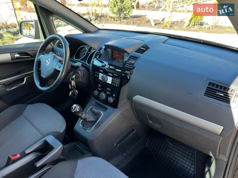 Минивэн Opel Zafira 2013 в Киеве