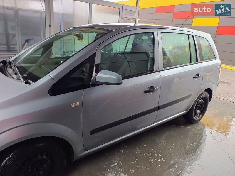 Минивэн Opel Zafira 2007 в Черкассах