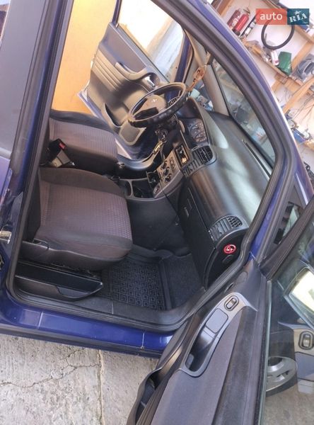 Минивэн Opel Zafira 2003 в Дрогобыче