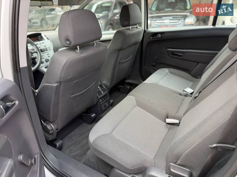 Микровэн Opel Zafira 2012 в Кривом Роге