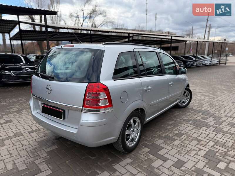 Микровэн Opel Zafira 2012 в Кривом Роге