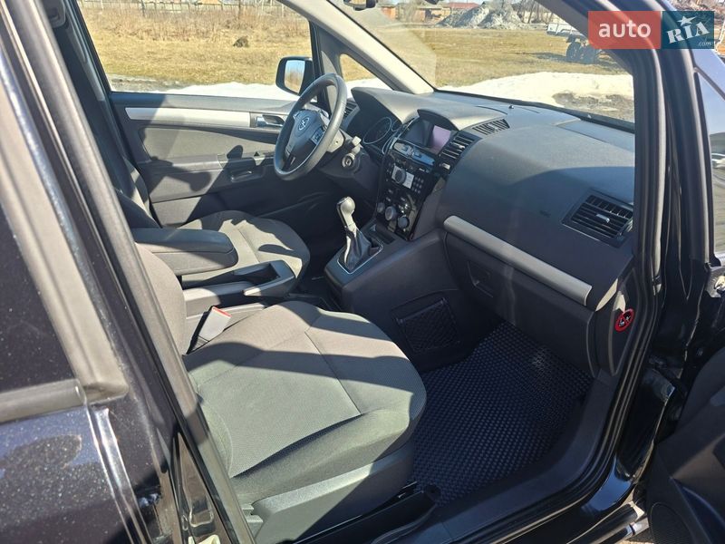 Минивэн Opel Zafira 2013 в Пирятине