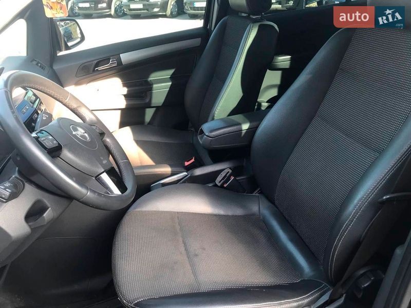Минивэн Opel Zafira 2010 в Львове