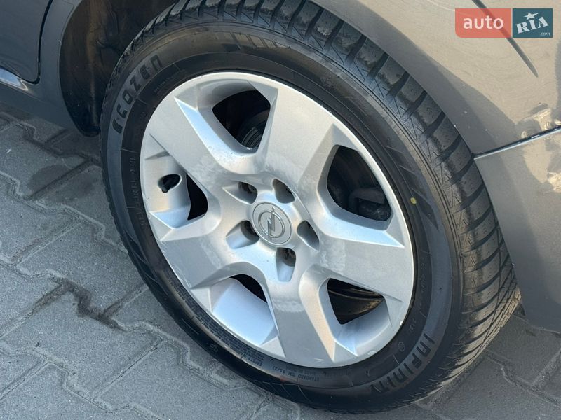 Минивэн Opel Zafira 2012 в Ровно