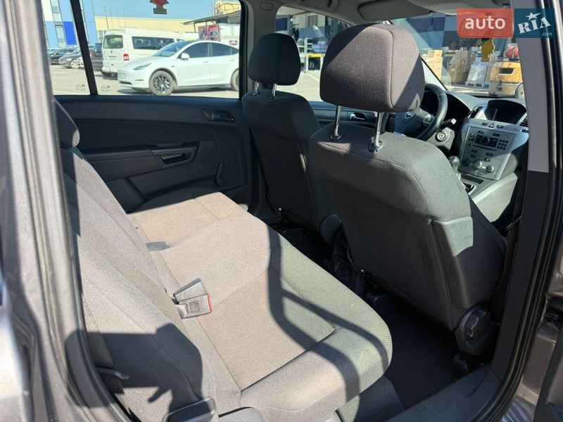 Минивэн Opel Zafira 2012 в Ровно