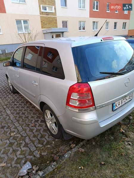 Минивэн Opel Zafira 2009 в Киеве