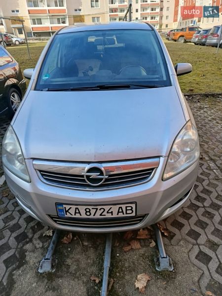 Минивэн Opel Zafira 2009 в Киеве