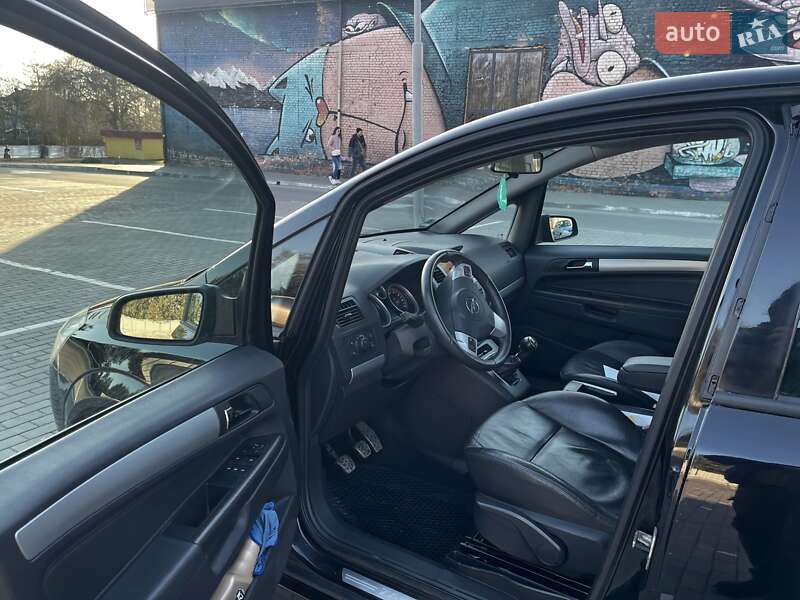 Минивэн Opel Zafira 2009 в Луцке