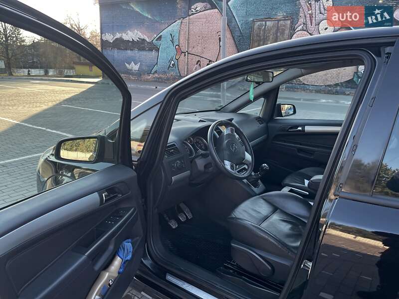 Минивэн Opel Zafira 2009 в Луцке