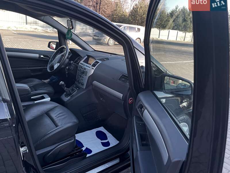 Минивэн Opel Zafira 2009 в Луцке