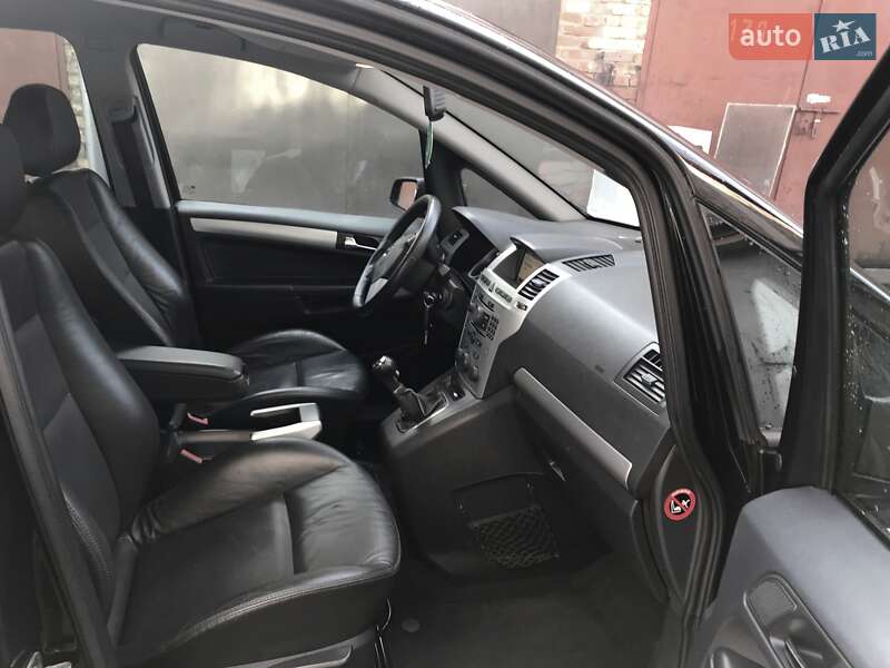 Минивэн Opel Zafira 2009 в Луцке