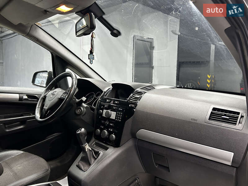 Минивэн Opel Zafira 2011 в Черновцах