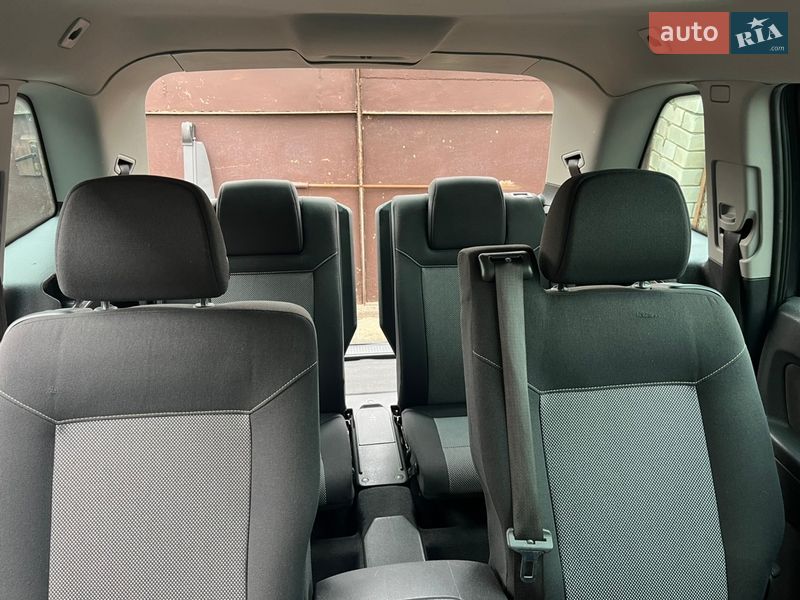 Минивэн Opel Zafira 2010 в Хороле