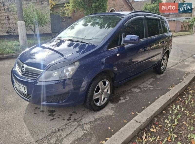 Минивэн Opel Zafira 2011 в Кривом Роге фото Минивэн Opel Zafira 2011 в Кривом Роге