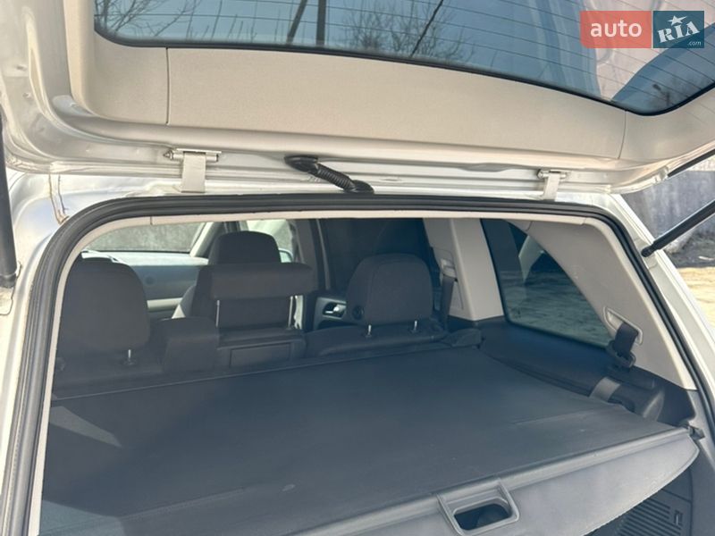 Минивэн Opel Zafira 2009 в Хороле