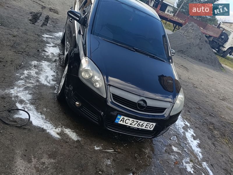 Минивэн Opel Zafira 2007 в Луцке