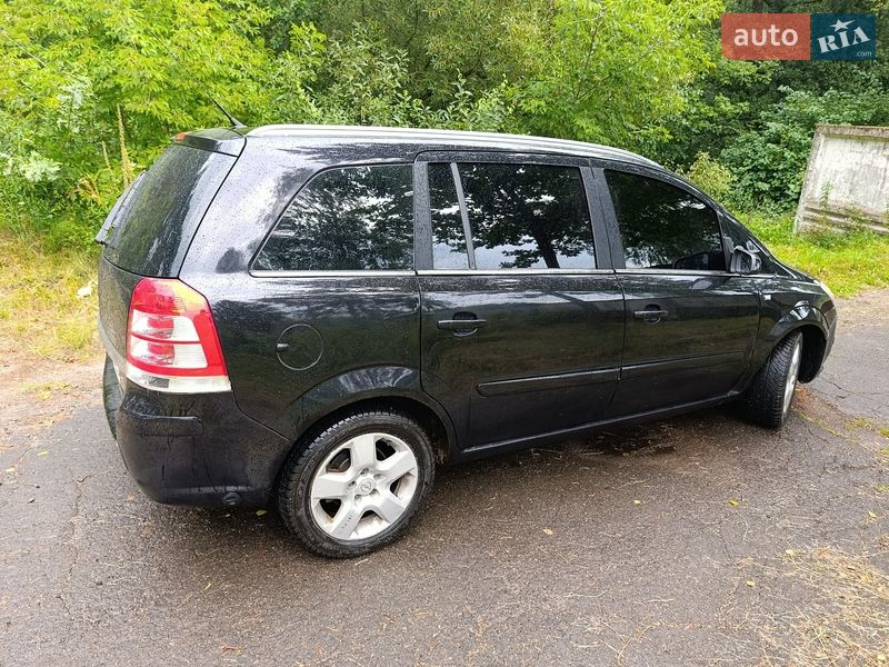 Минивэн Opel Zafira 2007 в Луцке
