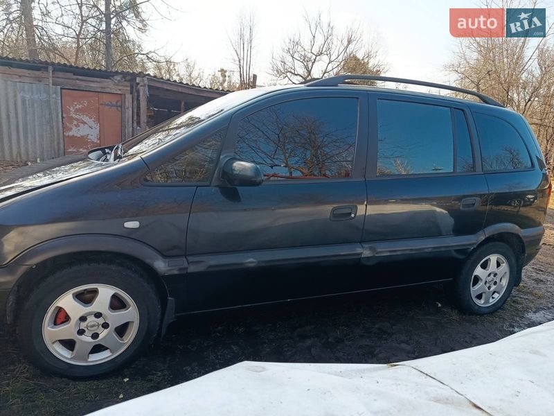 Минивэн Opel Zafira 2002 в Новых Петровцах