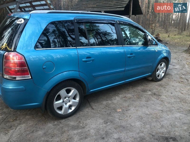 Минивэн Opel Zafira 2006 в Коцюбинском